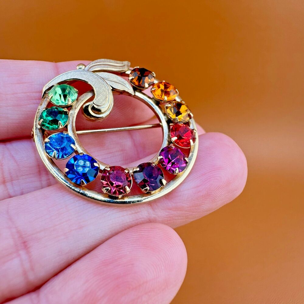 Vintage Van Dell GF Brooch Multicolor Rhinestone Rainbow Circle Wreath Signed - Picture 3 of 10